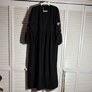 Elegant Black Maxi Dress with Floral Embroidery